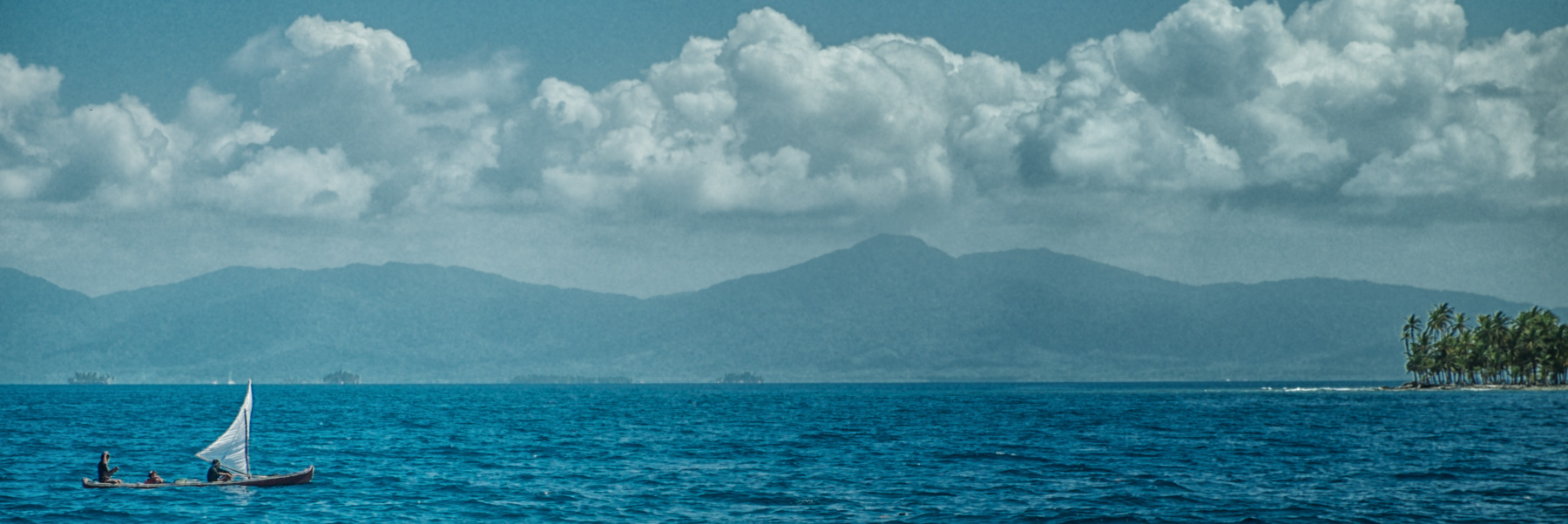 In the San Blas the fisherman use sailing canoes