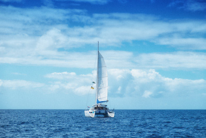 Zeilen met zeil catamaran Yemaya