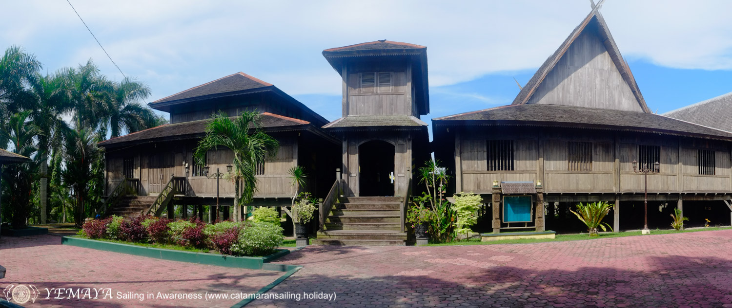 The palace of the Sultan. Many hundreds of years old and it stil looks like new. The wood they used is called iron wood, because it's so strong..